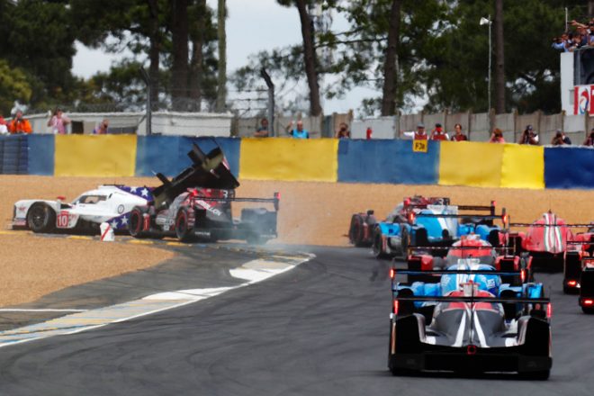 アンドレ・ロッテラーがスタートドライバーを務めた1号車レベリオンR13・ギブソンはオープニングラップで10号車BRエンジニアリングBR1・ギブソンと接触。フロントカウルを失った