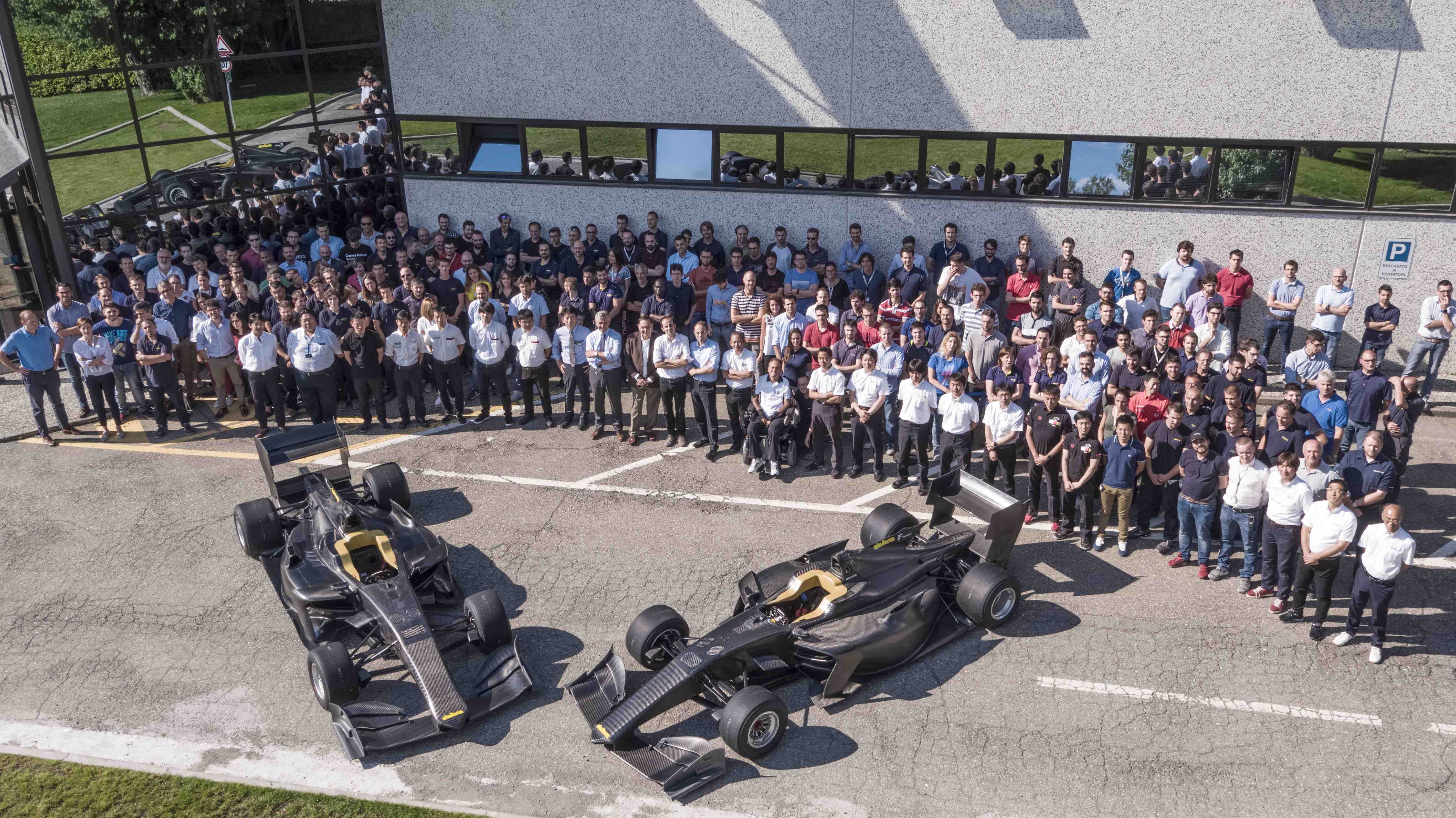 イタリアのダラーラ社でラインオフされたSF19のテスト車両