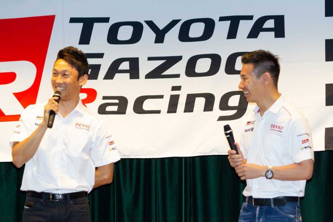 先にお伝えしたデイトナフィニッシュ時のエピソードを明かす場面では笑顔を見せる場面も