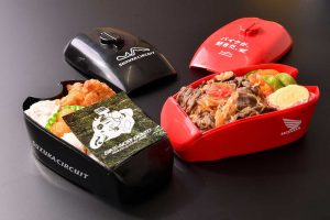 バイクのり弁当(左)、バイクすき弁当(右)