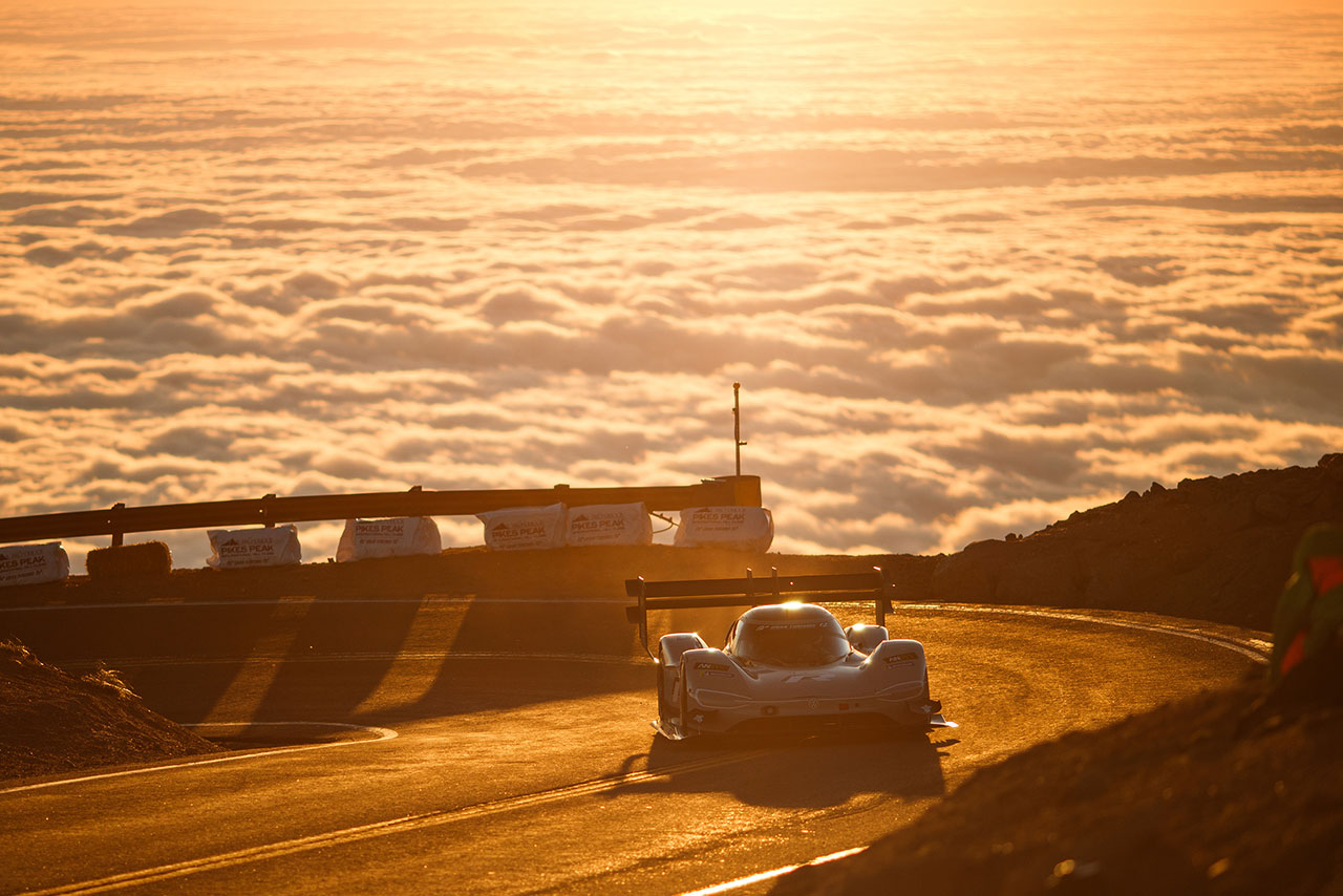 パイクスピークは“雲へ向かうレース（レース・トゥ・ザ・クラウド）”の愛称でも親しまれている