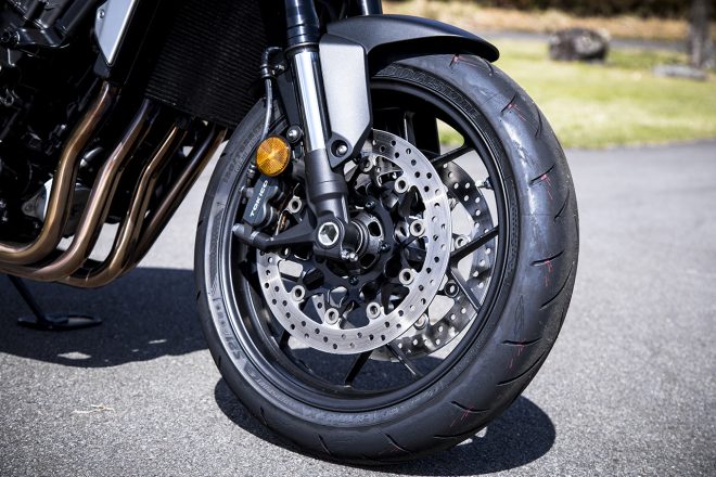 ホンダCB1000R フロントホイール