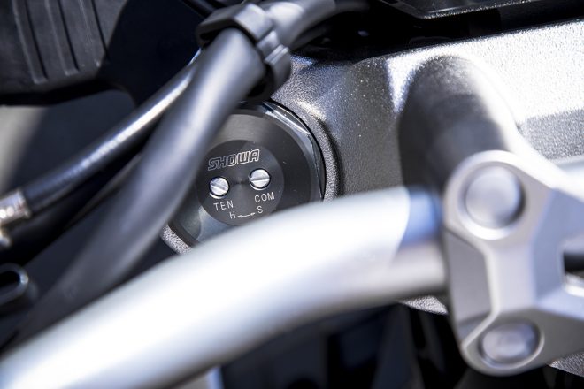 ホンダCB1000R フロントサスペンションはSHOWA製