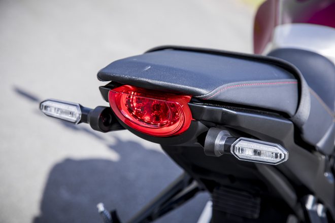ホンダCB1000R リヤテールランプ