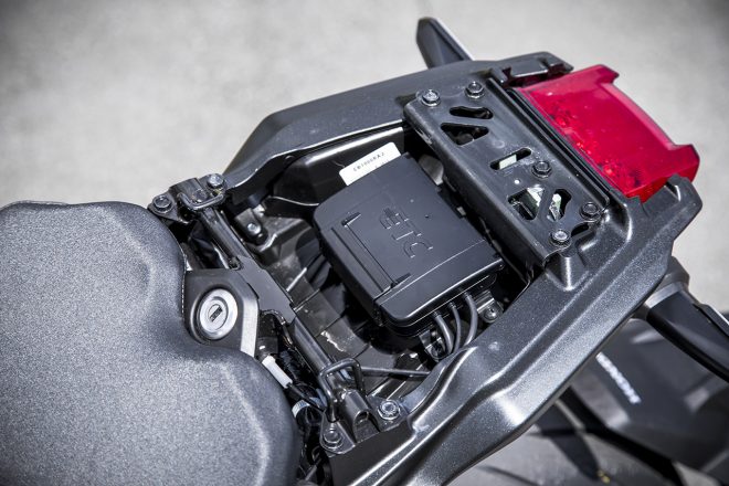 ホンダCB1000R リヤの収納スペース