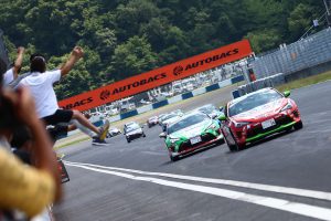 佐々木雅弘（小倉クラッチREVO 86 BS）がコンマ3秒でトップの座を守りきった