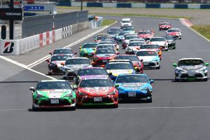 プロフェッショナルシリーズの決勝スタートでは、織戸学が抜群のスタートをみせた