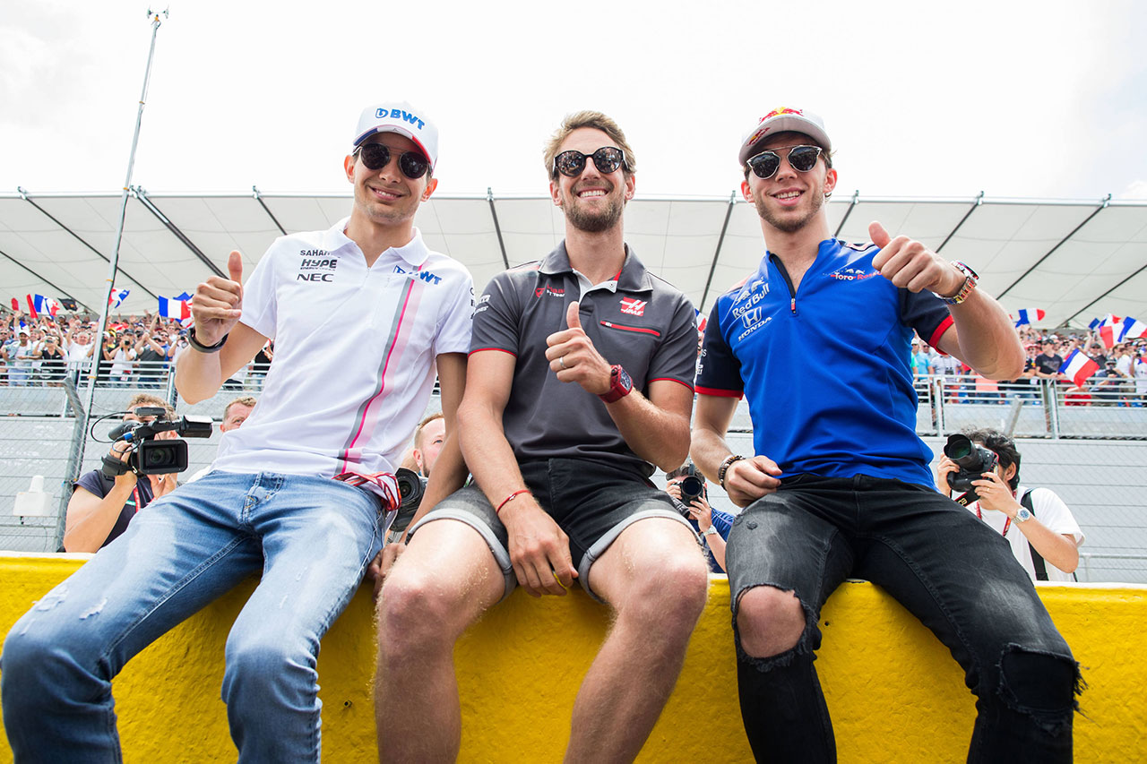 決勝レース前はニコニコ上機嫌だった3人だが……