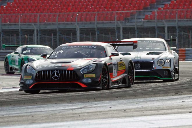 ストラッカ・レーシングが走らせる44号車メルセデスAMG GT3