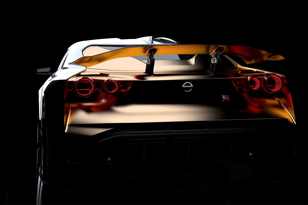 ゴールドの配色、可変式リヤウインドウを採用しているリヤ。丸型テールライトも独特のデザインに