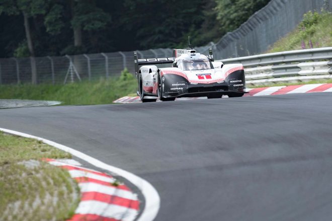 ノルドシュライフェを走るポルシェ919ハイブリッドEvo