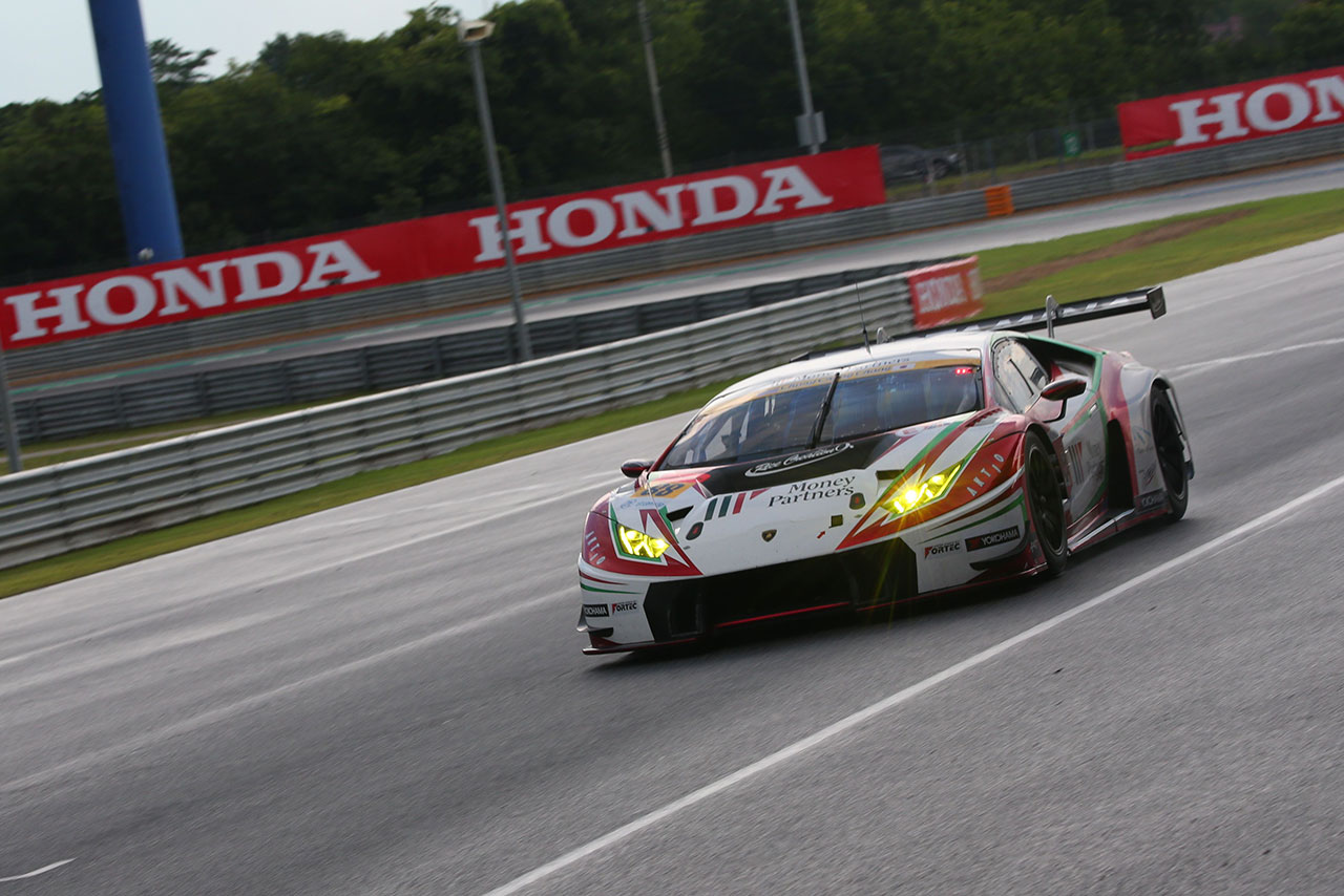 暫定ポールにつけたマネパ ランボルギーニ GT3だが、予選後の車検で違反が見つかったと情報も。正式リザルトも発表されていない