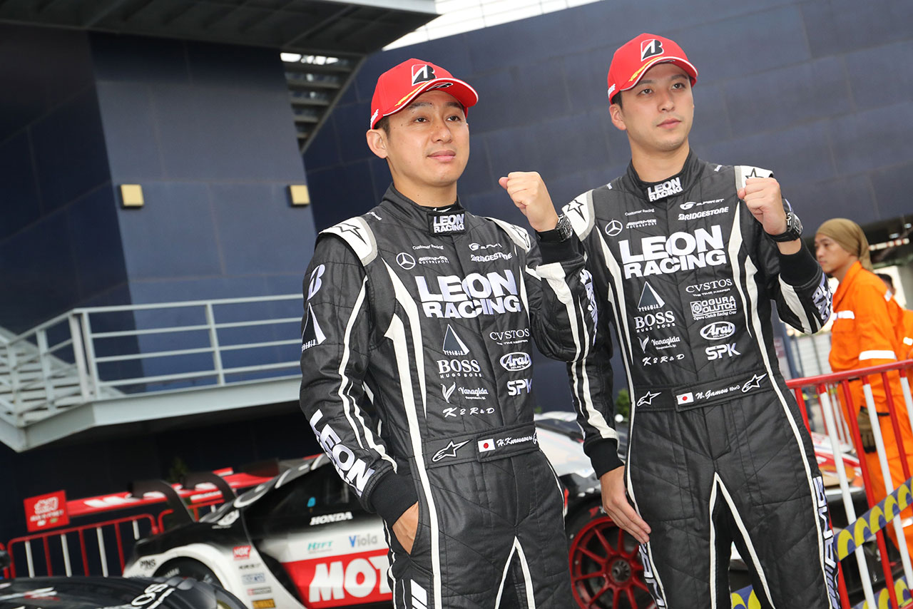 スーパーGT第4戦タイ GT300クラスのポールポジションを獲得したLEON CVSTOS AMGの黒澤治樹と蒲生尚弥