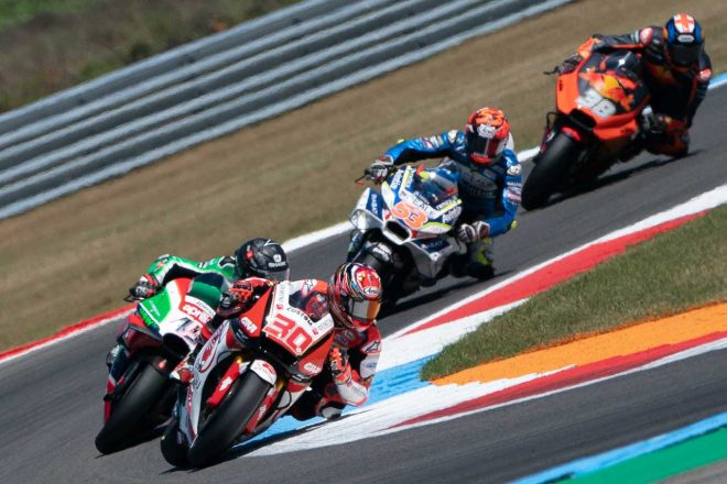 終始、リヤのグリップに苦しんだという