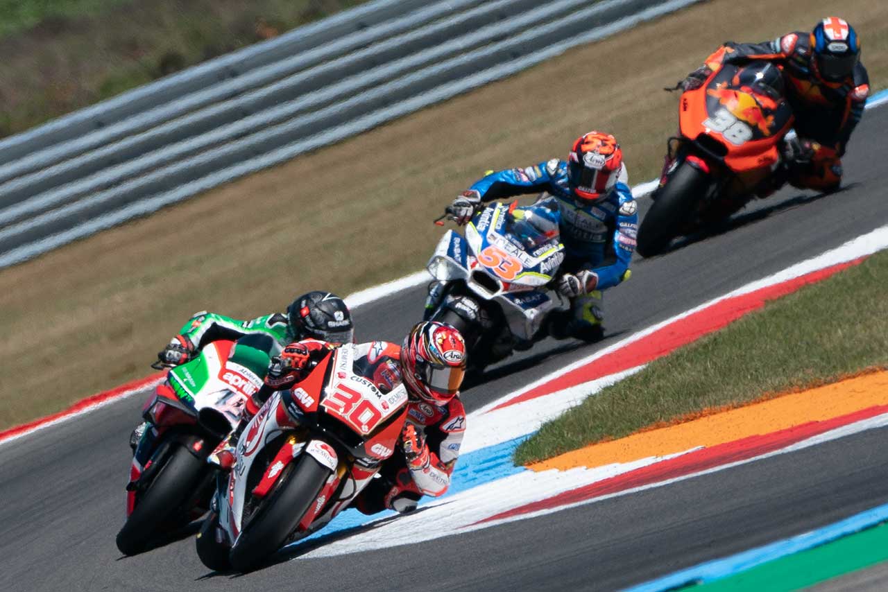 終始、リヤのグリップに苦しんだという