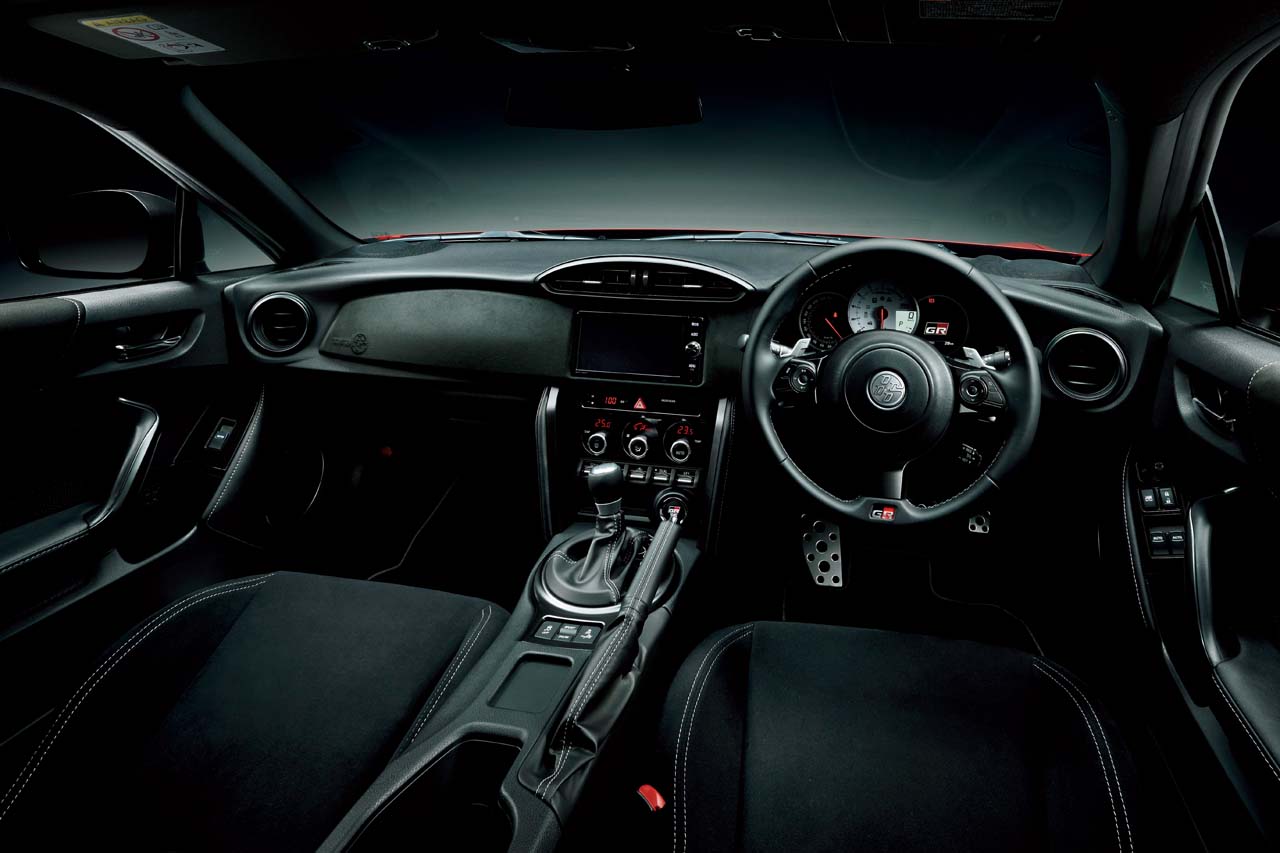 86GR SPORT 6AT（ブラック内装）