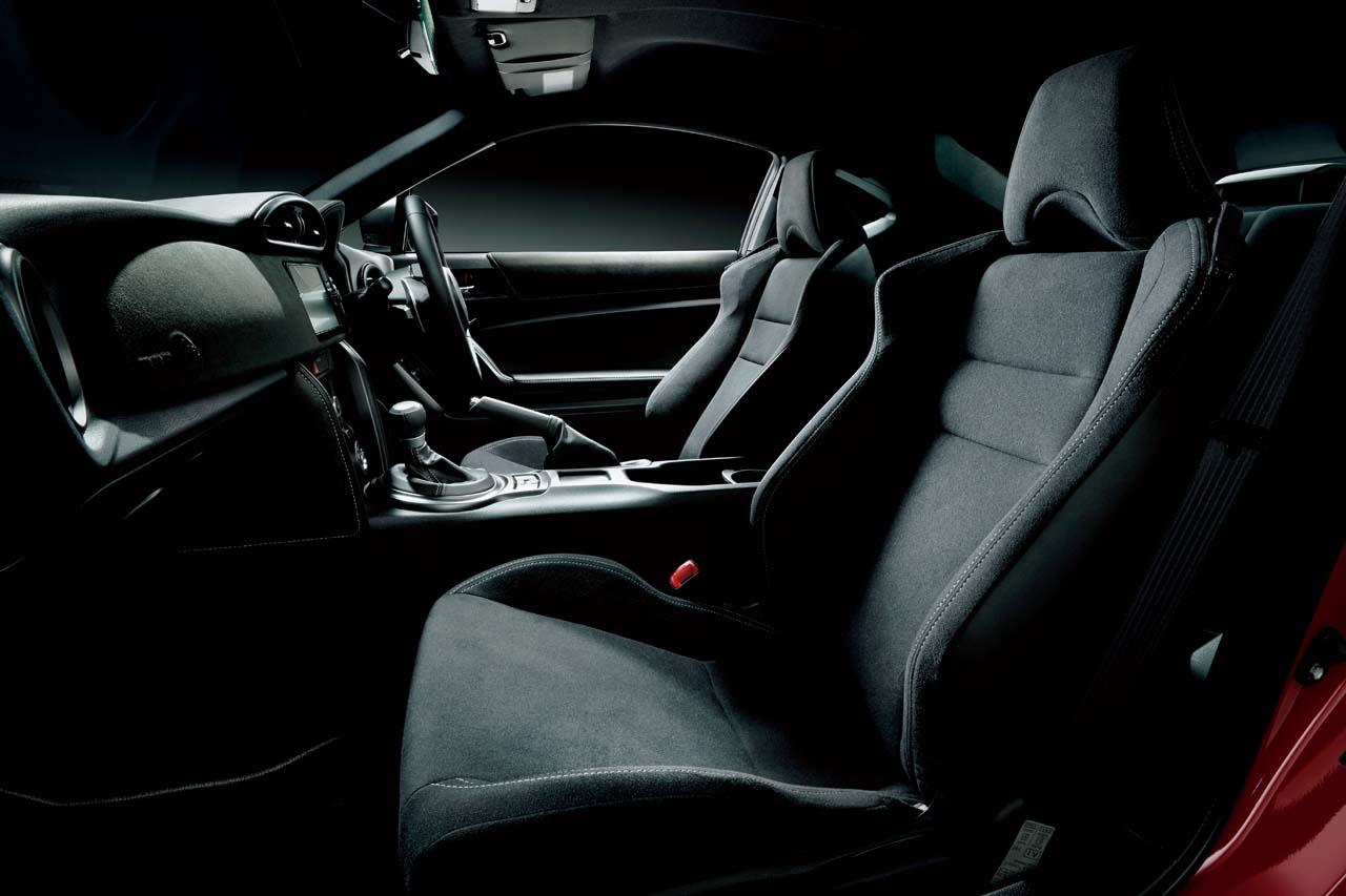 86GR SPORT 6AT（ブラック内装）