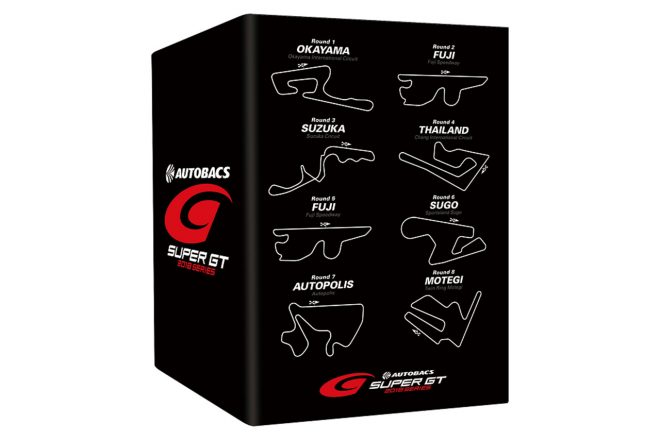 開催サーキットコース図を配したトールケースと共通イメージのデザイン。材質はチップボール紙PP加工。※完成イメージ画像です。