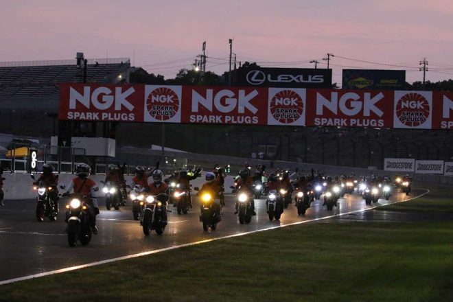 バイクであいたいパレード 19：00～