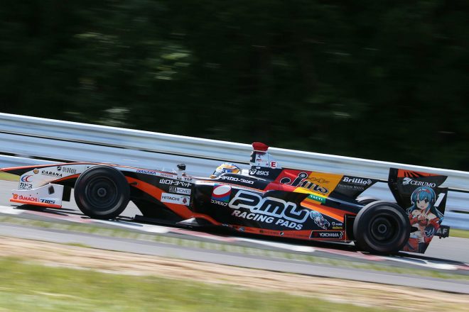 第4戦富士で配布されるステッカーの絵柄は、石浦宏明がドライブする1号車のリヤウイングにあしらわれたものと同じ