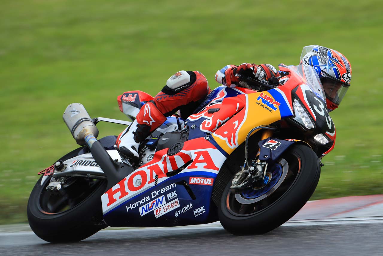 レッドブル・ホンダwith日本郵便が使用するCBR1000RRWのカラー