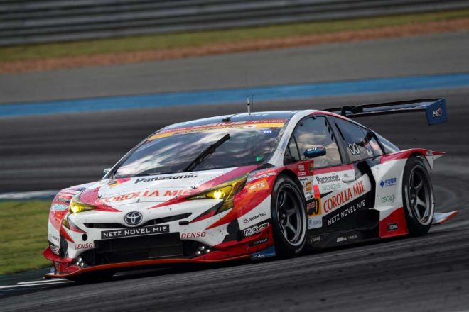 30号車TOYOTA PRIUS apr GT