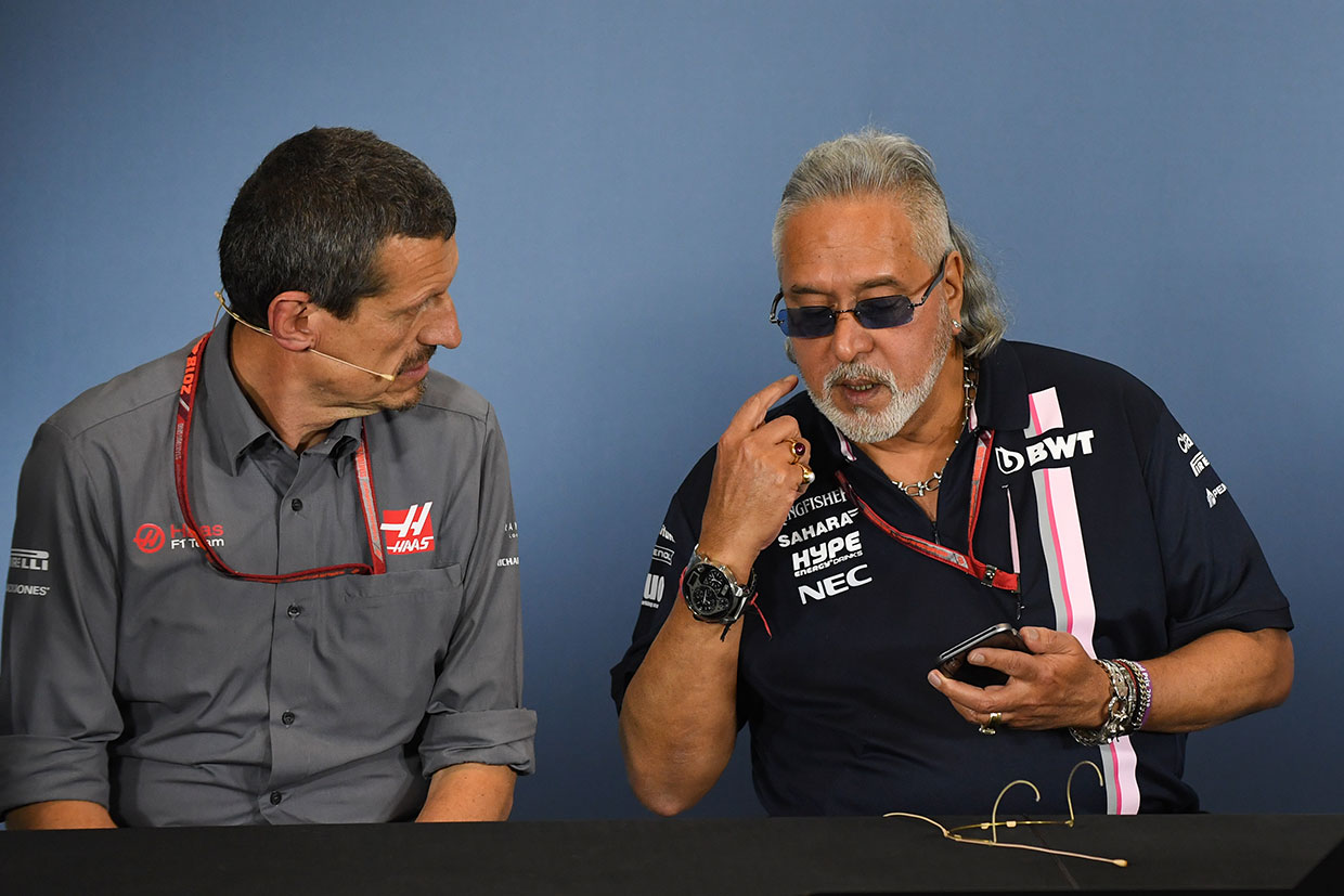 ハースF1代表、ギュンター・シュタイナー（左）フォース・インディア代表、ビジェイ・マリヤ（右）