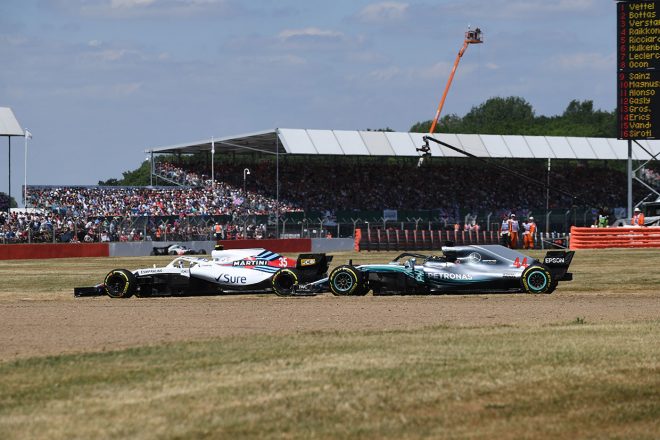 2018年F1第10戦イギリスGP　レーススタート時のキミ・ライコネンとの接触で後方からの追い上げを余儀なくされたルイス・ハミルトン