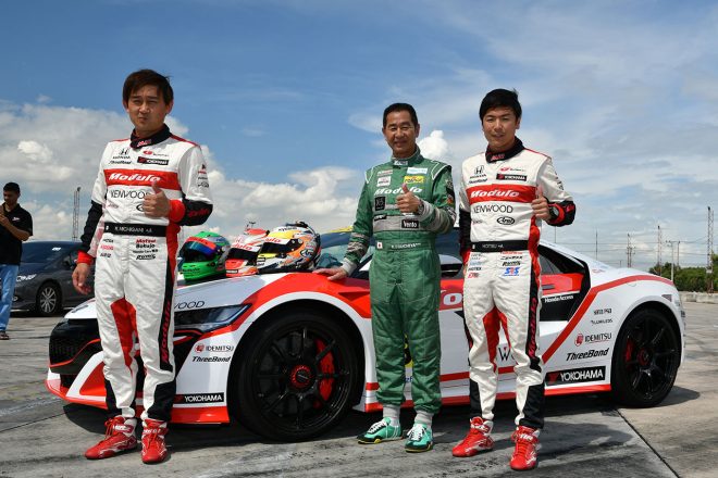 “ドリキン”こと土屋圭市に加え、GTタイ戦を終えたばかりの道上龍、大津弘樹も参加。同乗走行ではプロのテクニックに感嘆の声が上がった