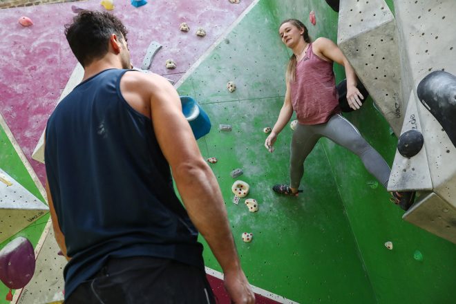 リカルドを指導したシャウナ・コクシーはイギリスを代表する女性クライマーのひとり