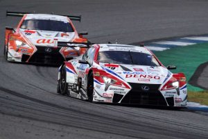 レクサス勢による熾烈なトップ争いを繰り広げたDENSO KOBELCO SARD LC500とau TOM’S LC500