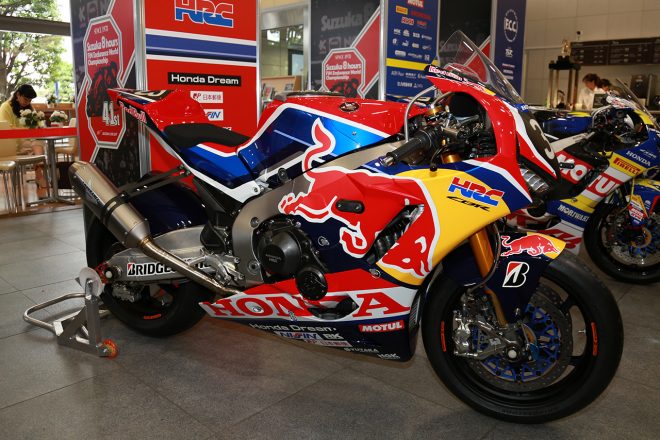 ホンダCBR1000RRW／Red Bull Honda with 日本郵便