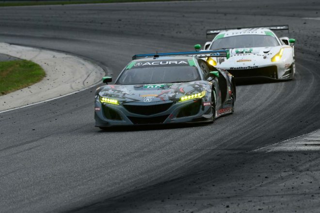 クラス3位争いを繰り広げた86号車アキュラNSX GT3と63号車フェラーリ488 GT3