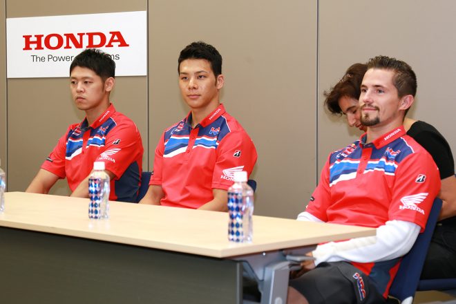 合同記者会見に登場したレッドブル・ホンダwith日本郵便のライダー3人