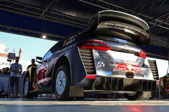 オジエがドライブする1号車フィエスタWRC。トヨタ・ヤリスWRCに酷似した外観となった