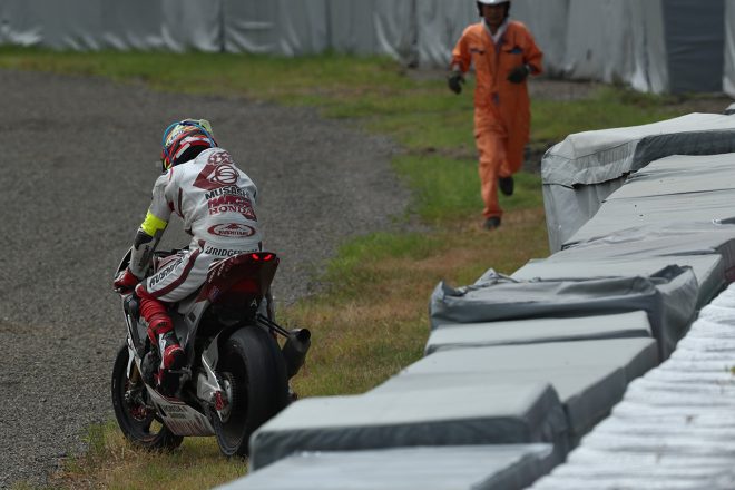 S字で転倒を喫した水野涼（MuSASHi RTハルク・プロ.ホンダ）