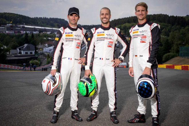 マンタイ・レーシングのロマン・デュマ（左）、フレデリック・マコウィッキ（中央）、ディルク・ベルナー（右）