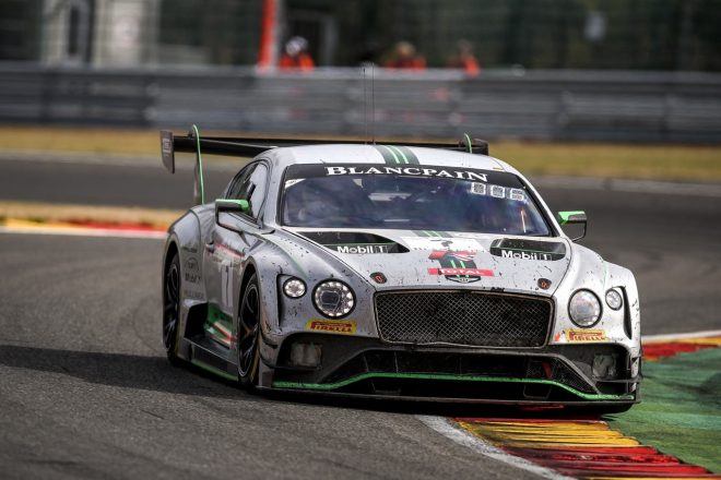 レース後半戦、トップ5圏内で走行するもマシントラブルでリタイアとなった7号車ベントレー・コンチネンタルGT3