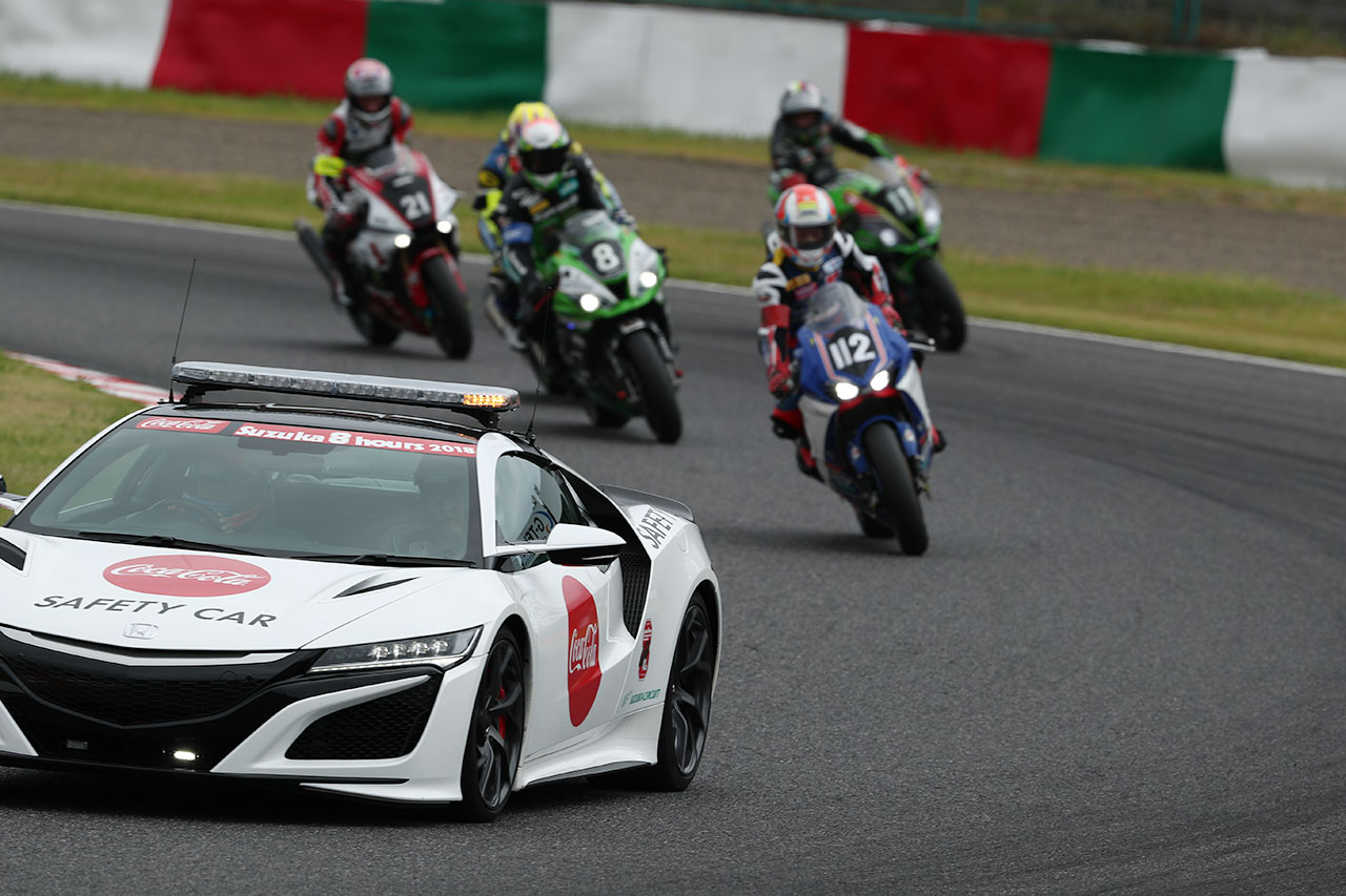 決勝レースでは天候や転倒により、3回のセーフティカーが入った