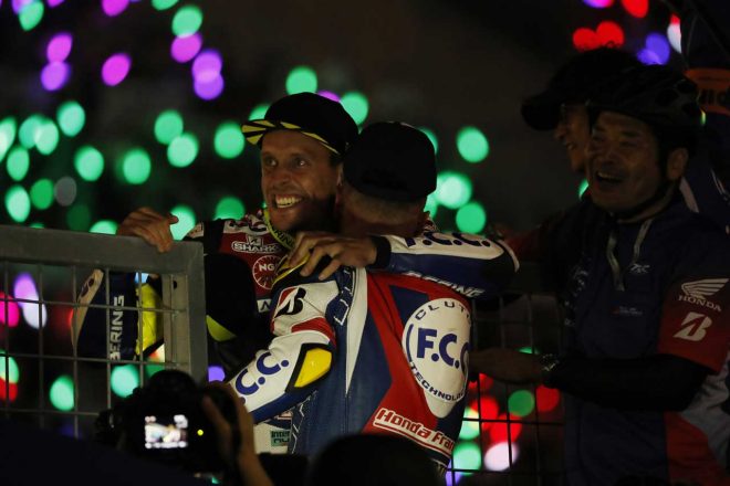 F.C.C. TSR Honda France　フィニッシュの瞬間