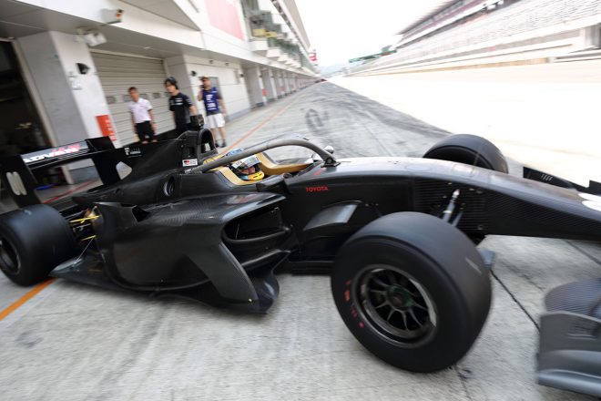 石浦宏明がドライブするトヨタエンジン搭載のSF19