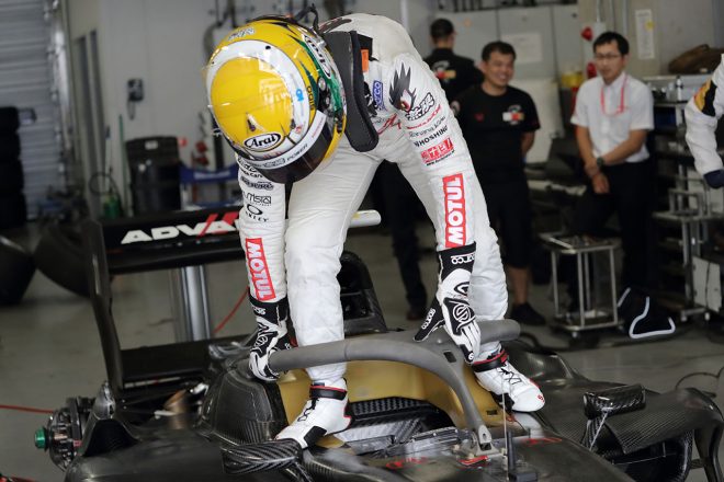 HALO装着状態での脱出確認を行った山本尚貴