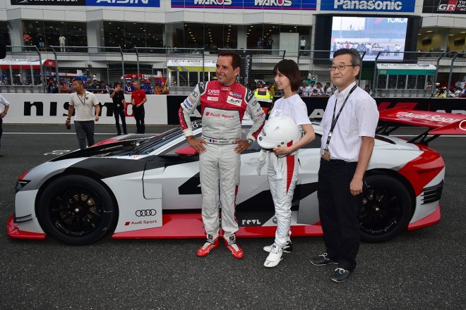 アウディ e-tron ビジョン グランツーリスモにはAKB48卒業生で女優の篠田麻里子さんも乗りこんだ