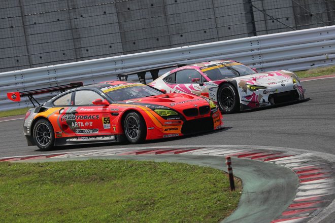 TGRコーナーでHOPPY 86 MCをオーバーテイクしたARTA BMW M6 GT3