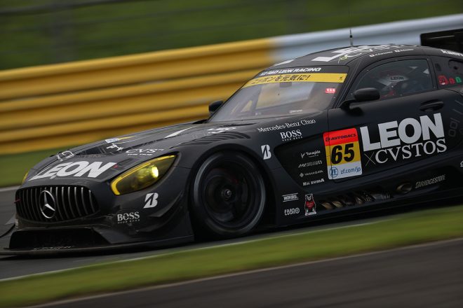 7周を終えて1度目のピットを行ったLEON CVSTOS AMG。4位に食い込んだ