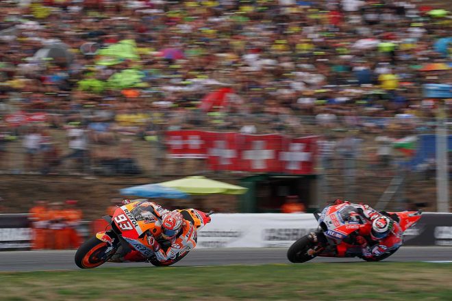 ラスト2周、マルケスはロレンソと2番手争いを展開した