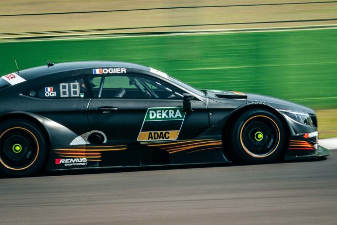 ゲスト参戦に向けてテストを行なうセバスチャン・オジエ（メルセデスC63 AMG DTM）