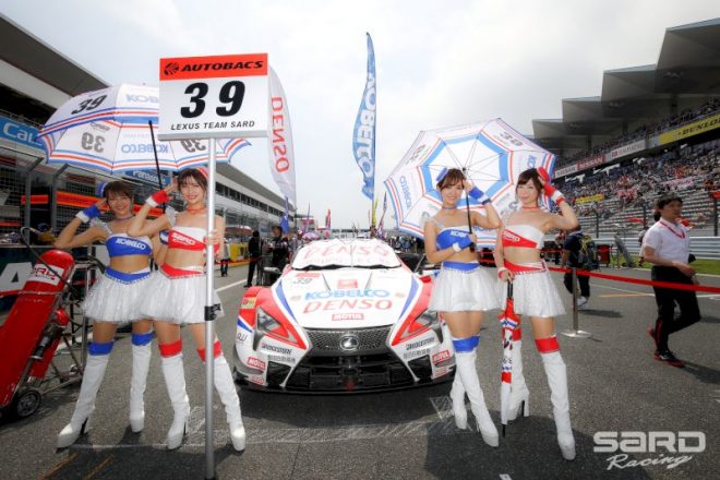 LEXUS TEAM SARDを盛り上げるKOBELCO GIRLSとSARDイメージガール