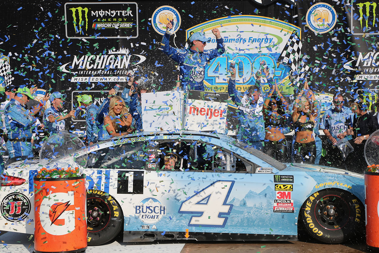 第23戦を制したケビン・ハービック（フォード・フュージョン）