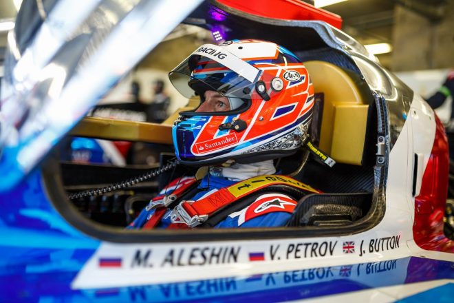 11号車BRエンジニアリングBR1・AERに乗り込むジェンソン・バトン